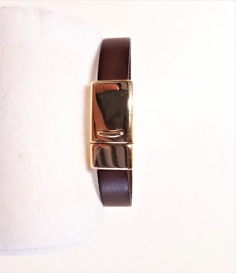 Brunt läderarmband av kohud med magnetlås