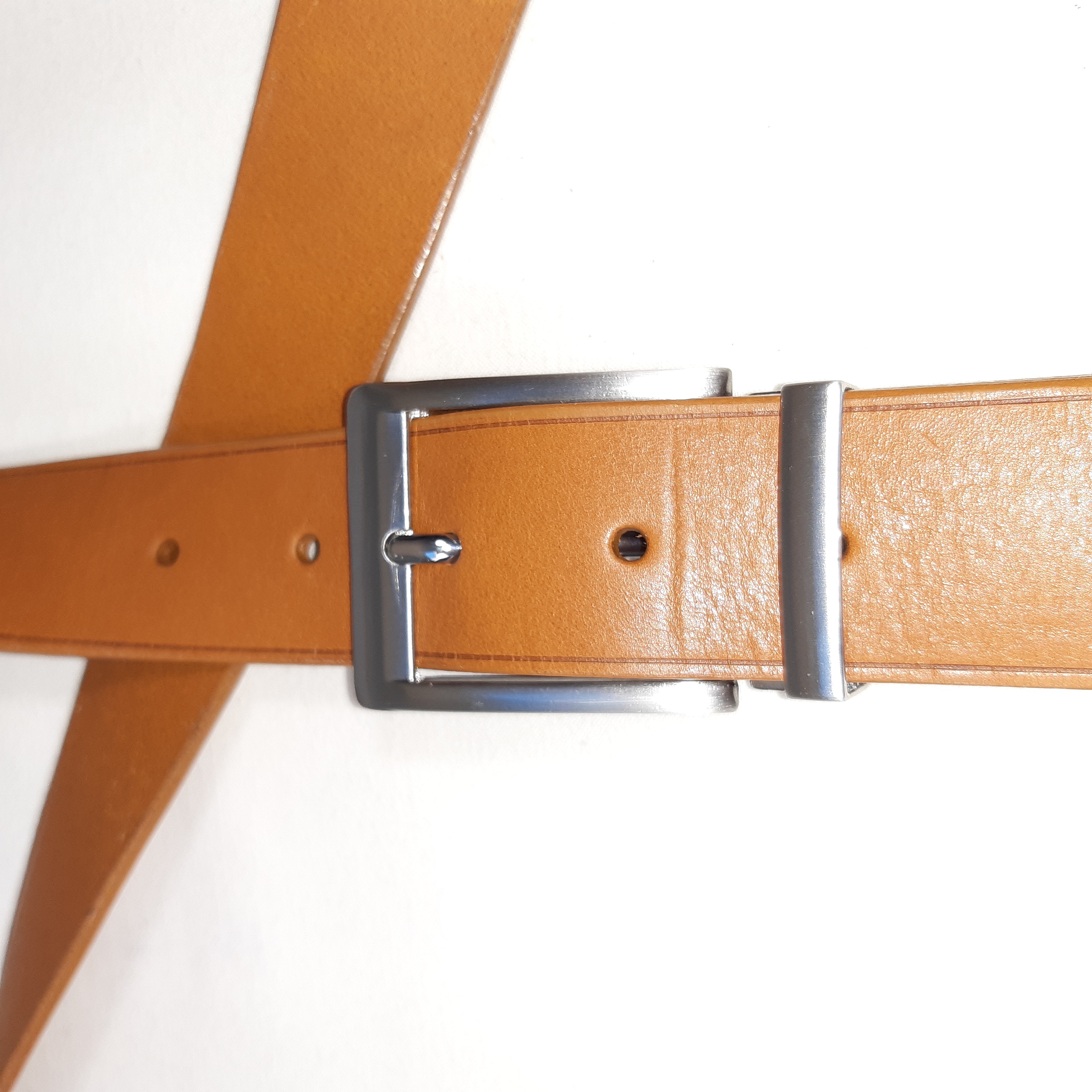 Ceinture cuir havane boucle &agrave; griffe