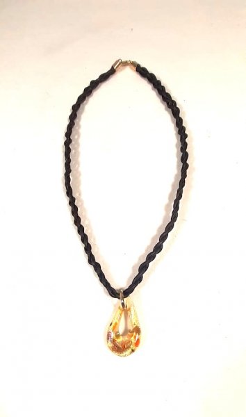 Collier cuir et m&eacute;daillon goutte verre de Murano