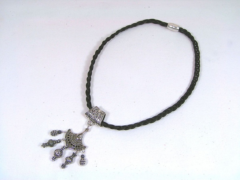 50m rund l&auml;derlina diameter 2mm svart