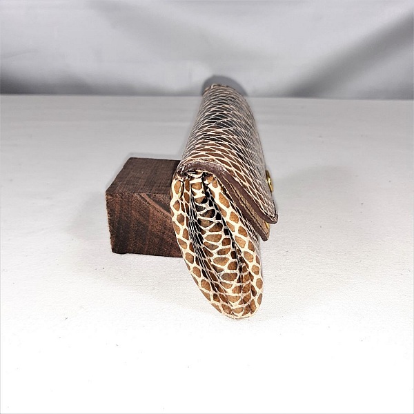 Pl&aring;nbok i brunt tryckt getl&auml;der