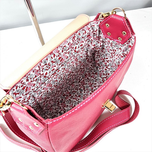 Sac bandouli&egrave;re cuir grain&eacute; rose fuchsia