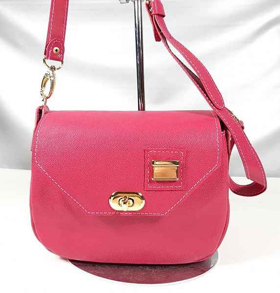 Sac bandouli&egrave;re cuir grain&eacute; rose fuchsia