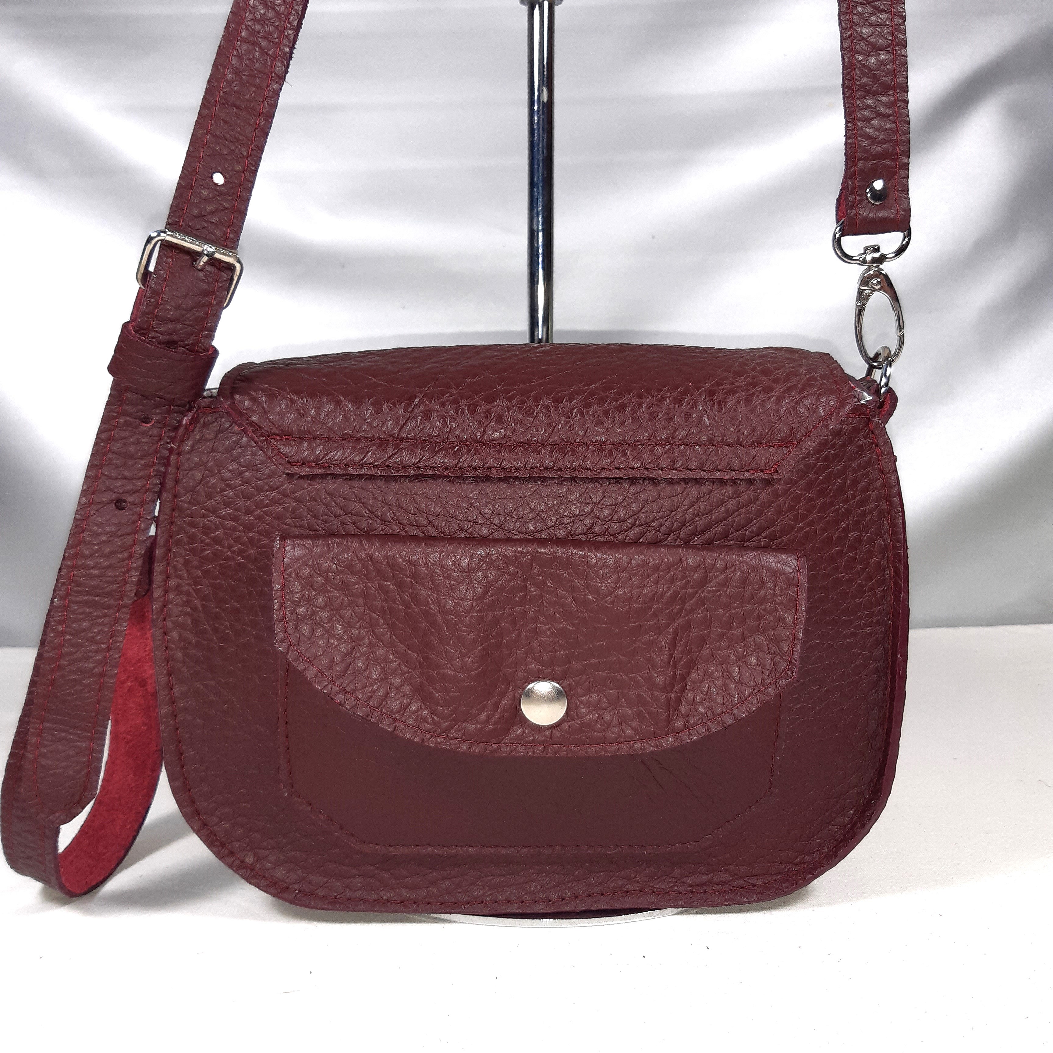 Sac bandouli&egrave;re fermoir chat, coloris bordeaux