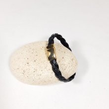 Svart läderarmband av kohud med magnetlås i guld